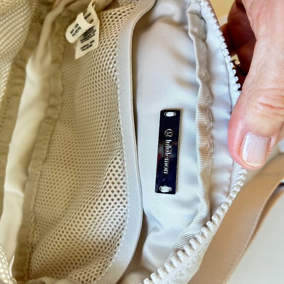 Lululemon Everywhere Belt Bag 1L White Opal - Picture 2 of 4